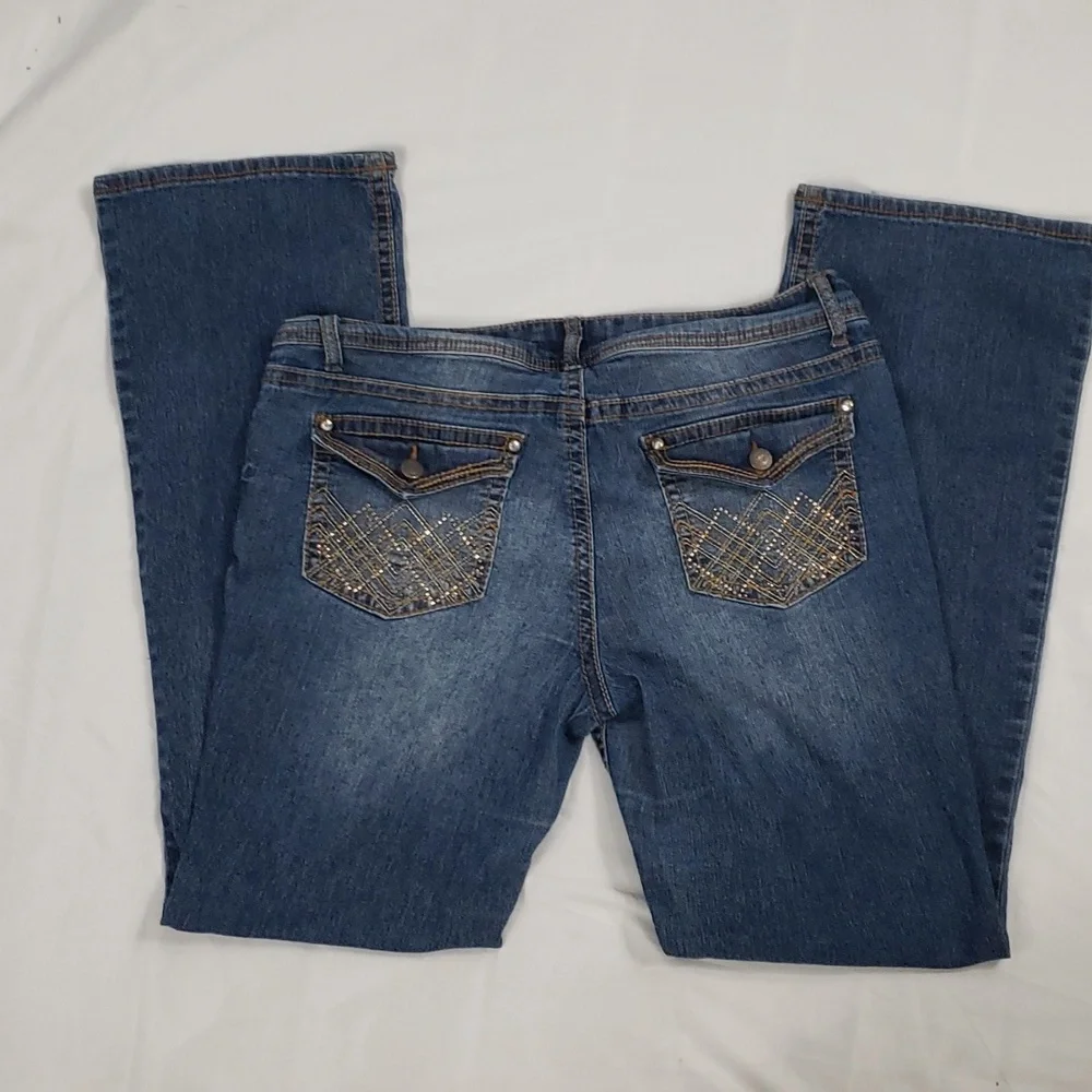LEI -Ashley' low-rise Bootcut stretchy jeans - Picture 5 of 11